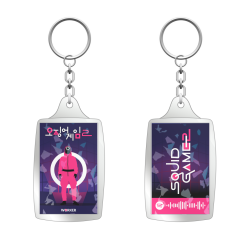 Brelok holograficzny Squid Game 2 - Pink Guard Worker