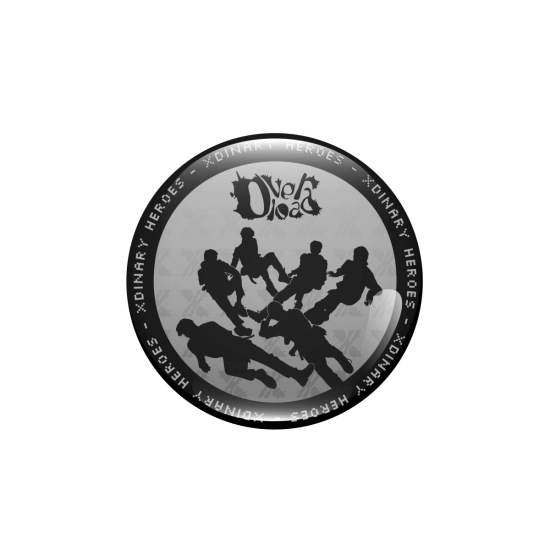 Perłowa srebrna przypinka Xdinary Heroes - Overload